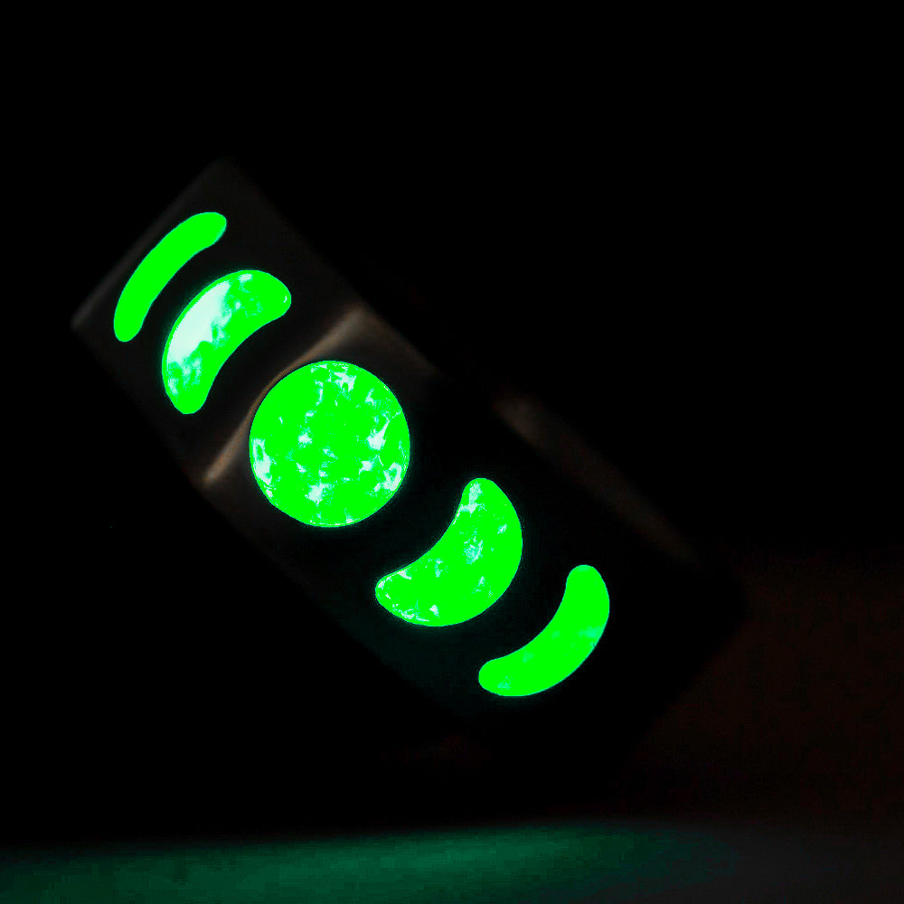 Moon Phase — Emerald Ring — handcrafted ring detail view 5